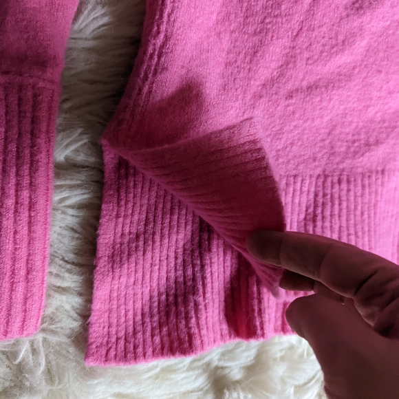 EUC J. Crew Side Slit Supersoft Turtleneck Sweater in Intense Pink - Picture 5 of 16